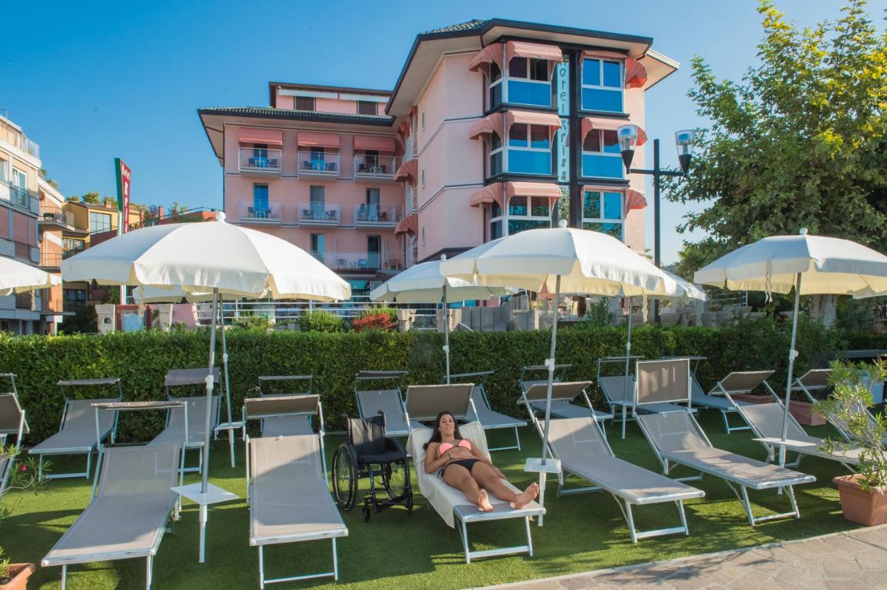 Kriss Internazionale Hotel バルドリーノ エクステリア 写真