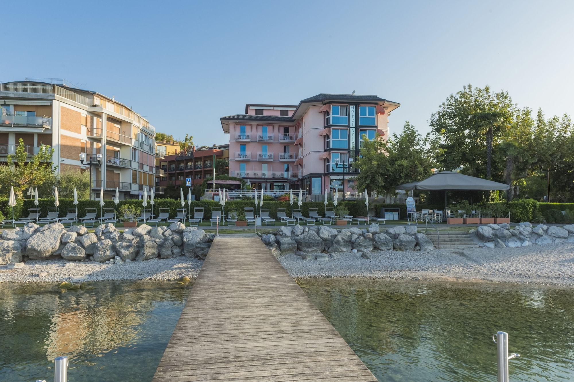 Kriss Internazionale Hotel バルドリーノ エクステリア 写真