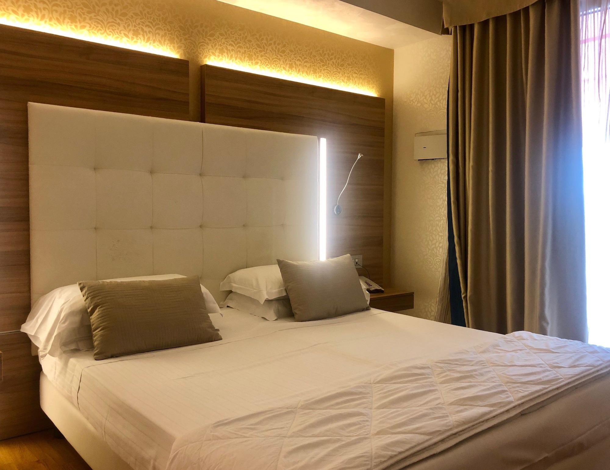 Kriss Internazionale Hotel バルドリーノ エクステリア 写真