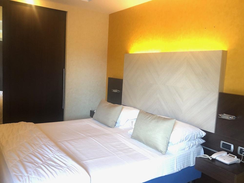 Kriss Internazionale Hotel バルドリーノ エクステリア 写真