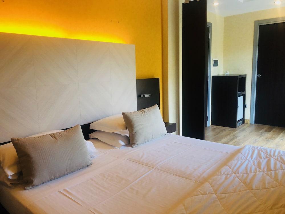 Kriss Internazionale Hotel バルドリーノ エクステリア 写真