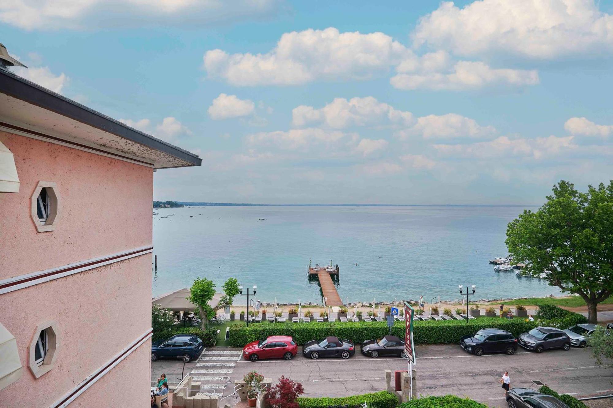 Kriss Internazionale Hotel バルドリーノ エクステリア 写真