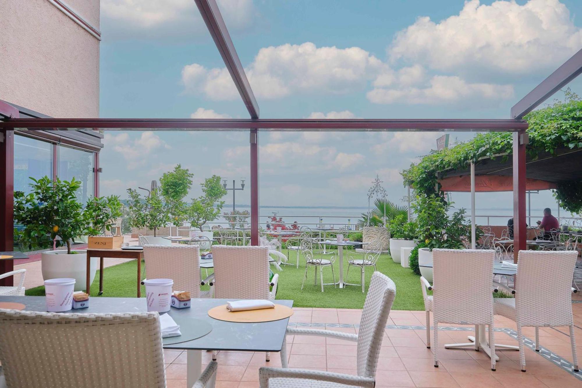 Kriss Internazionale Hotel バルドリーノ エクステリア 写真