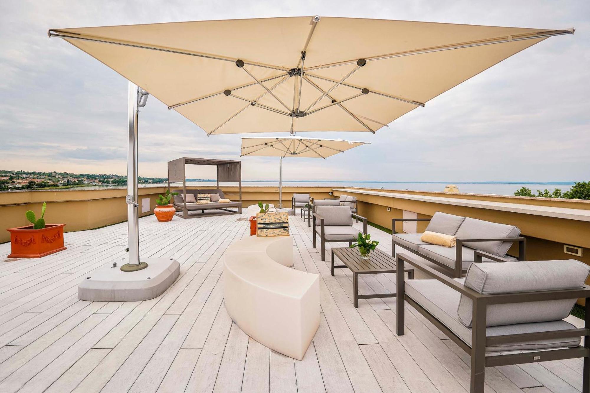 Kriss Internazionale Hotel バルドリーノ エクステリア 写真