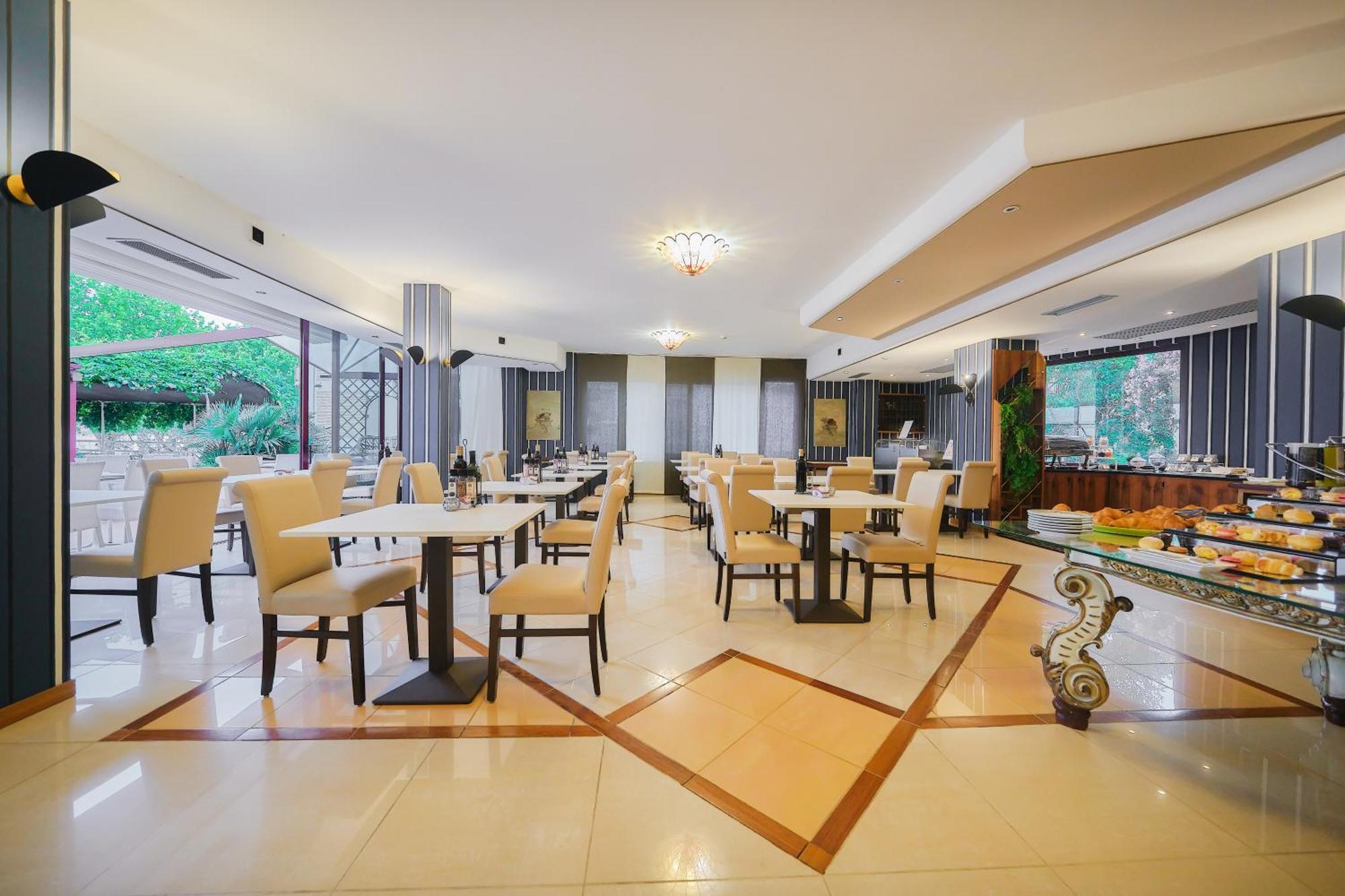 Kriss Internazionale Hotel バルドリーノ エクステリア 写真