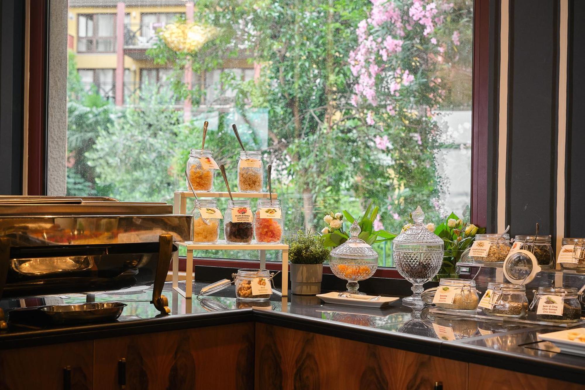 Kriss Internazionale Hotel バルドリーノ エクステリア 写真