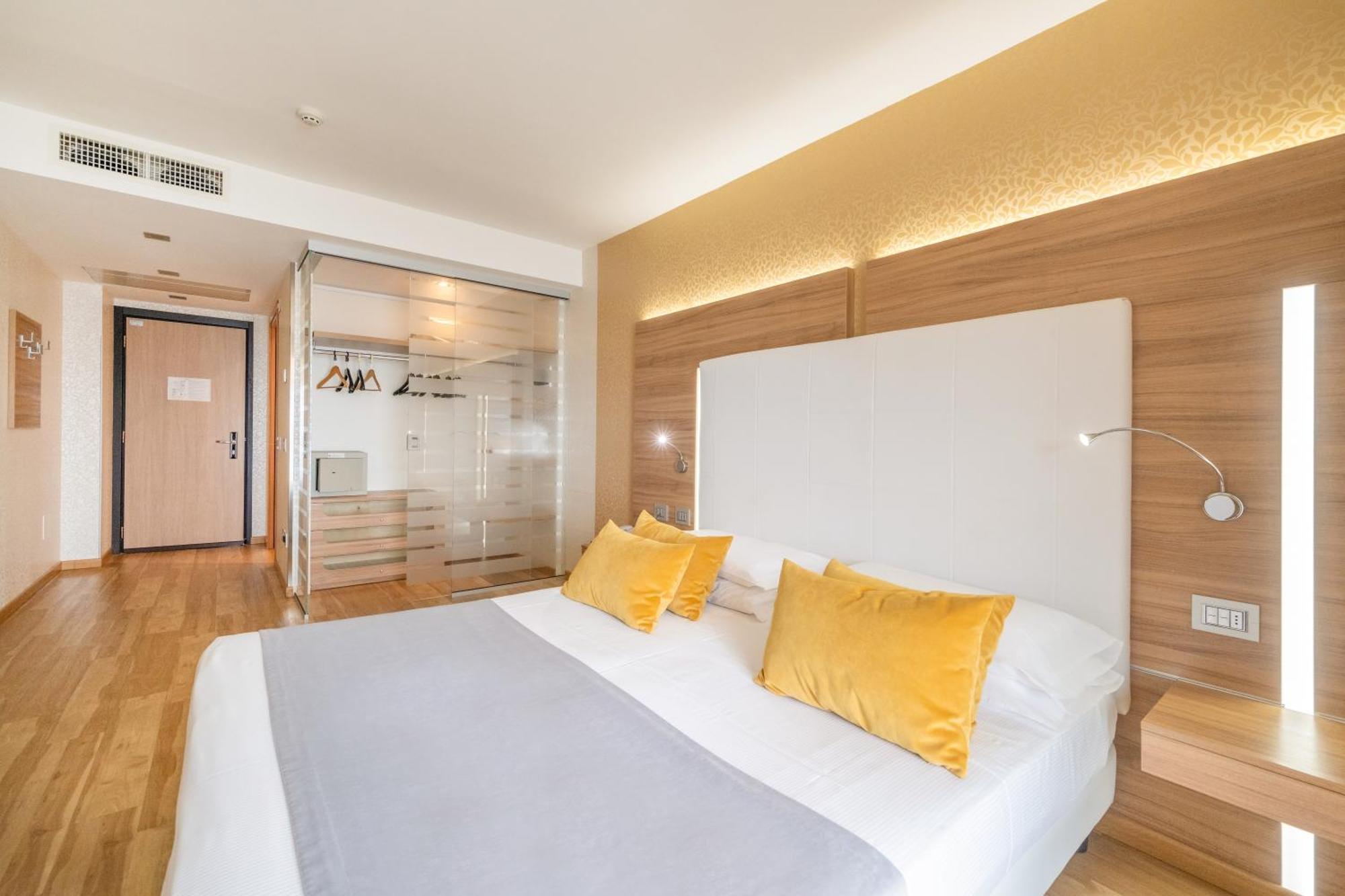 Kriss Internazionale Hotel バルドリーノ エクステリア 写真