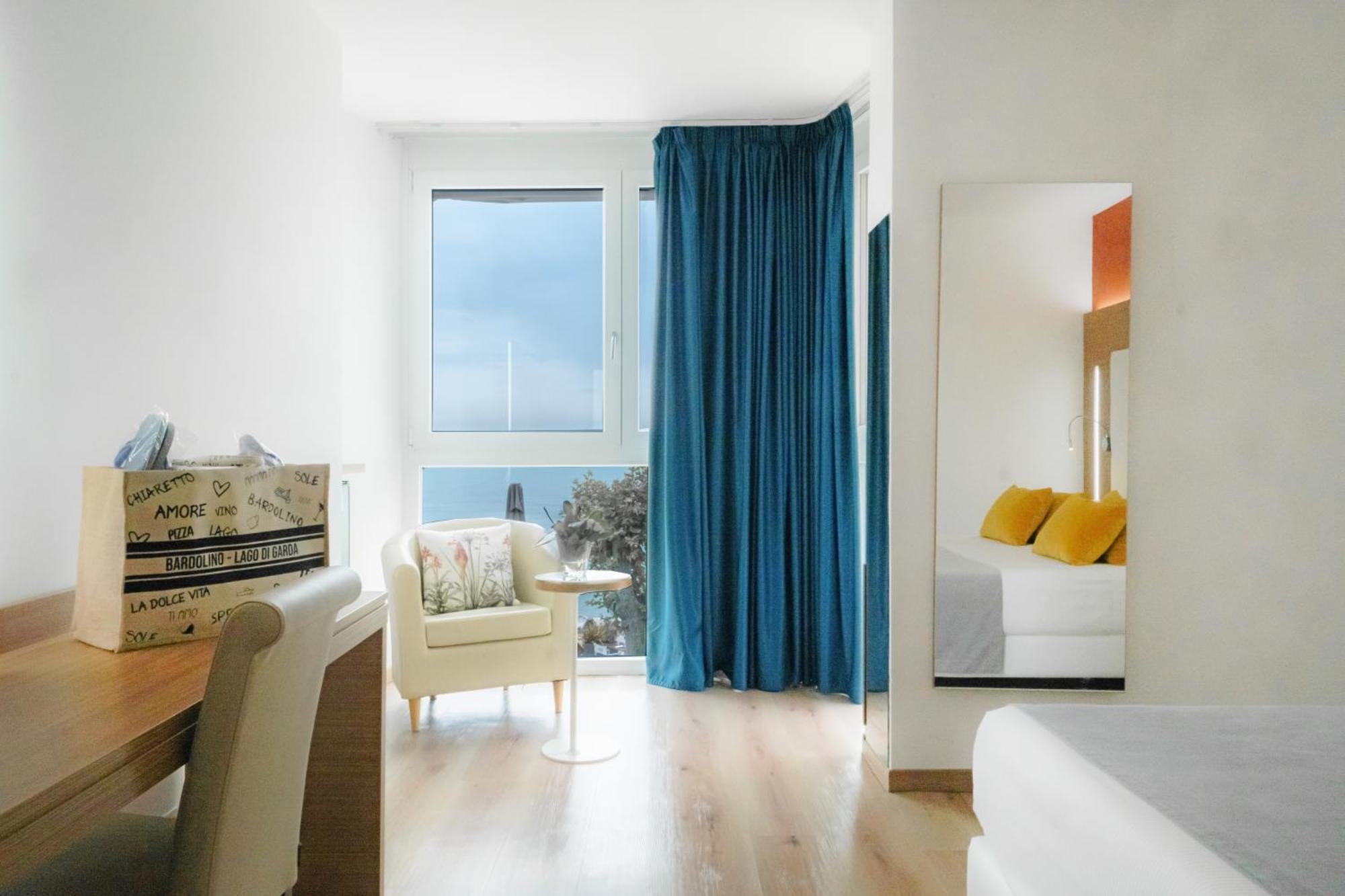 Kriss Internazionale Hotel バルドリーノ エクステリア 写真