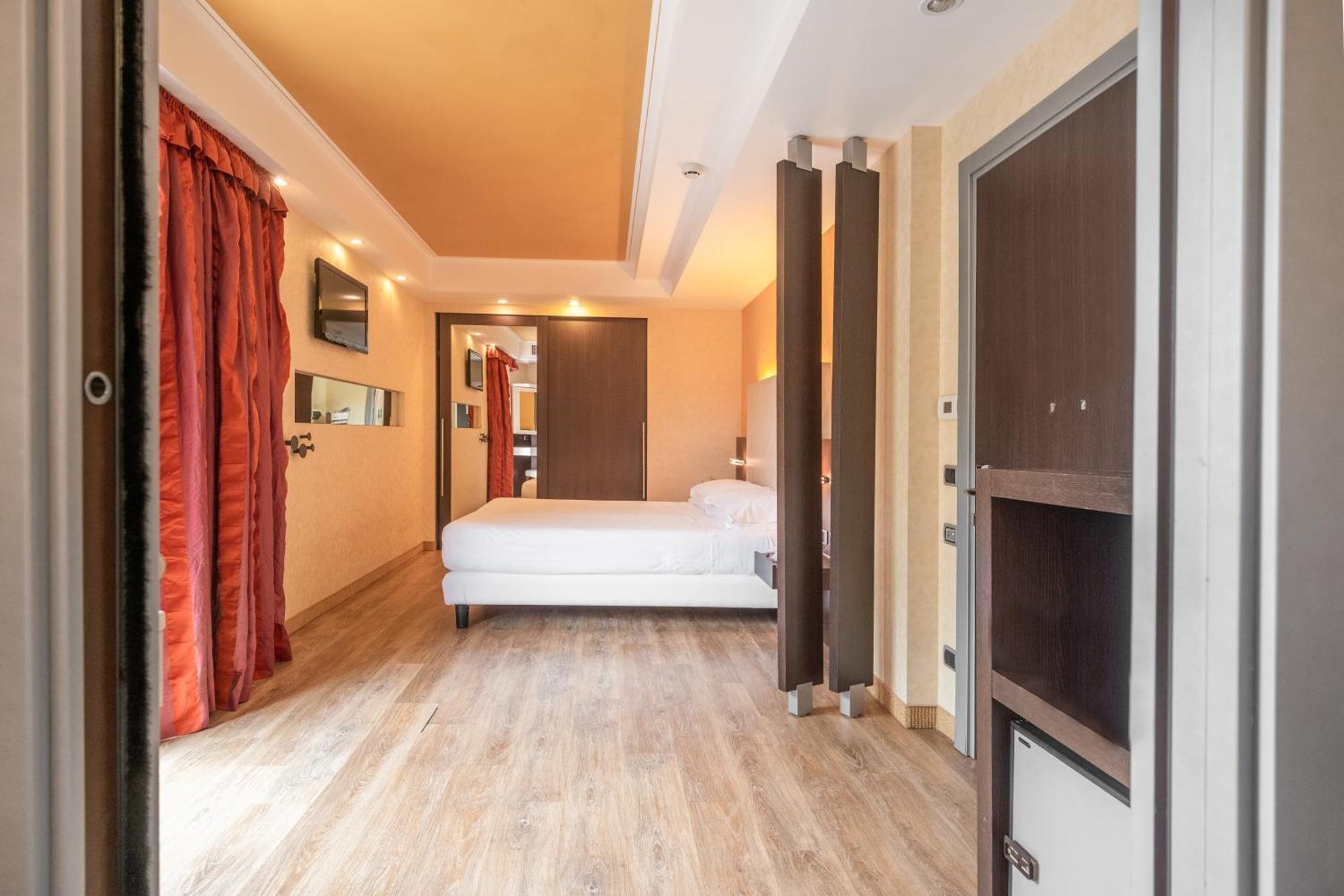 Kriss Internazionale Hotel バルドリーノ エクステリア 写真