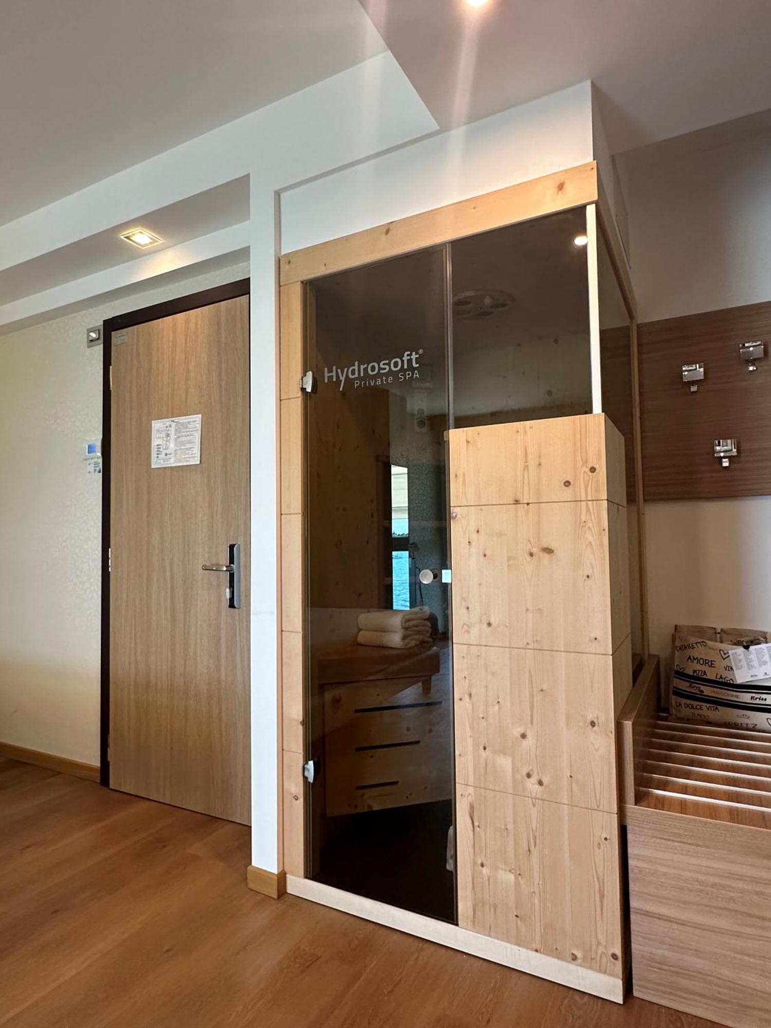 Kriss Internazionale Hotel バルドリーノ エクステリア 写真