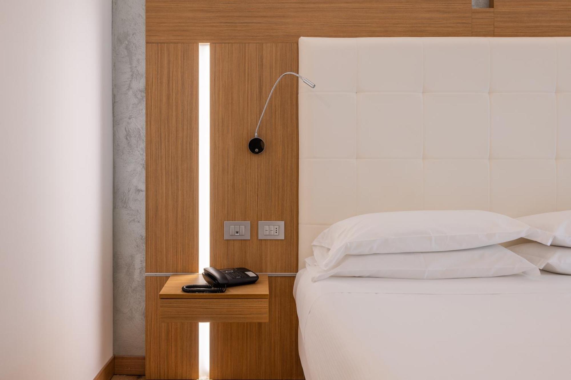 Kriss Internazionale Hotel バルドリーノ エクステリア 写真