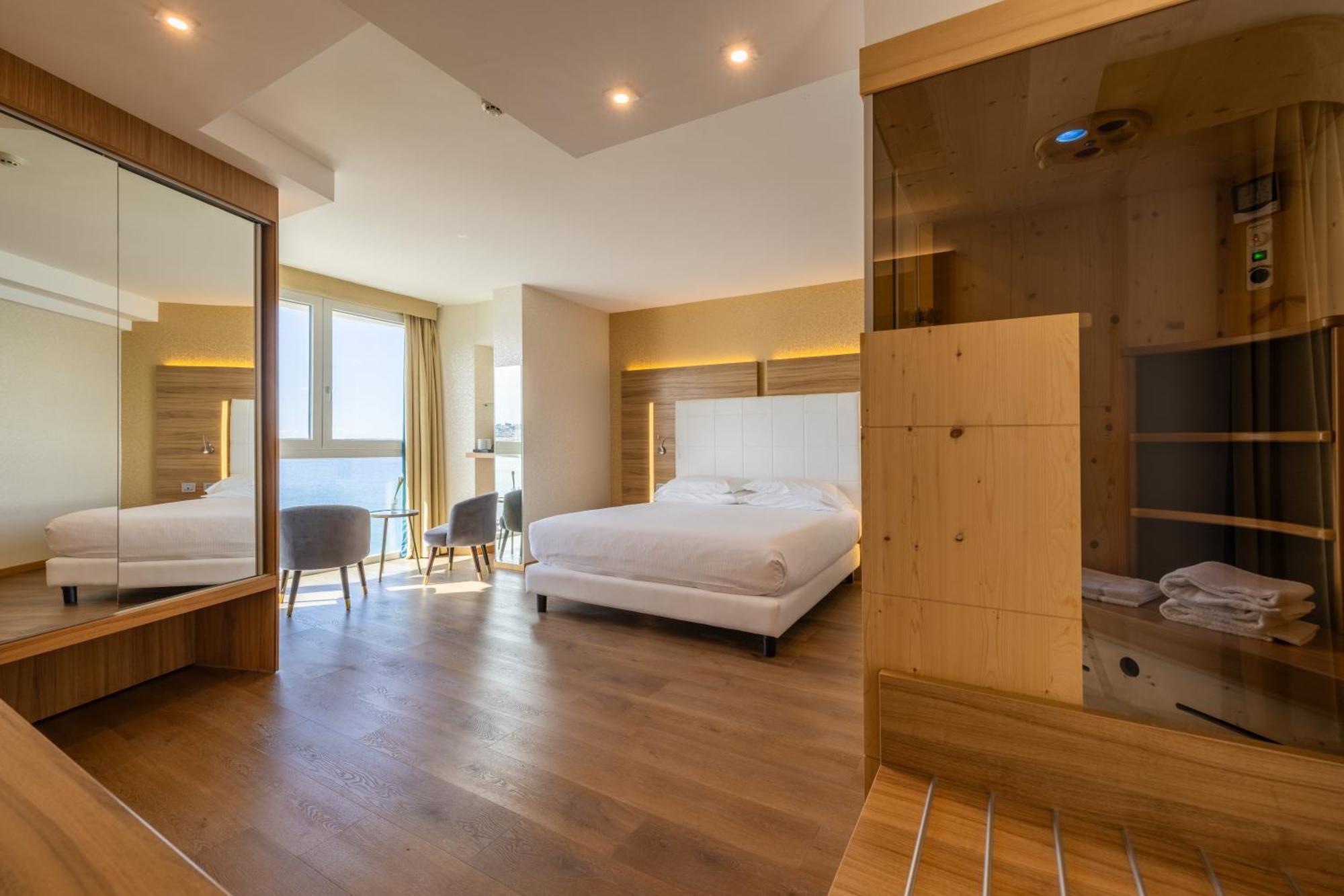 Kriss Internazionale Hotel バルドリーノ エクステリア 写真