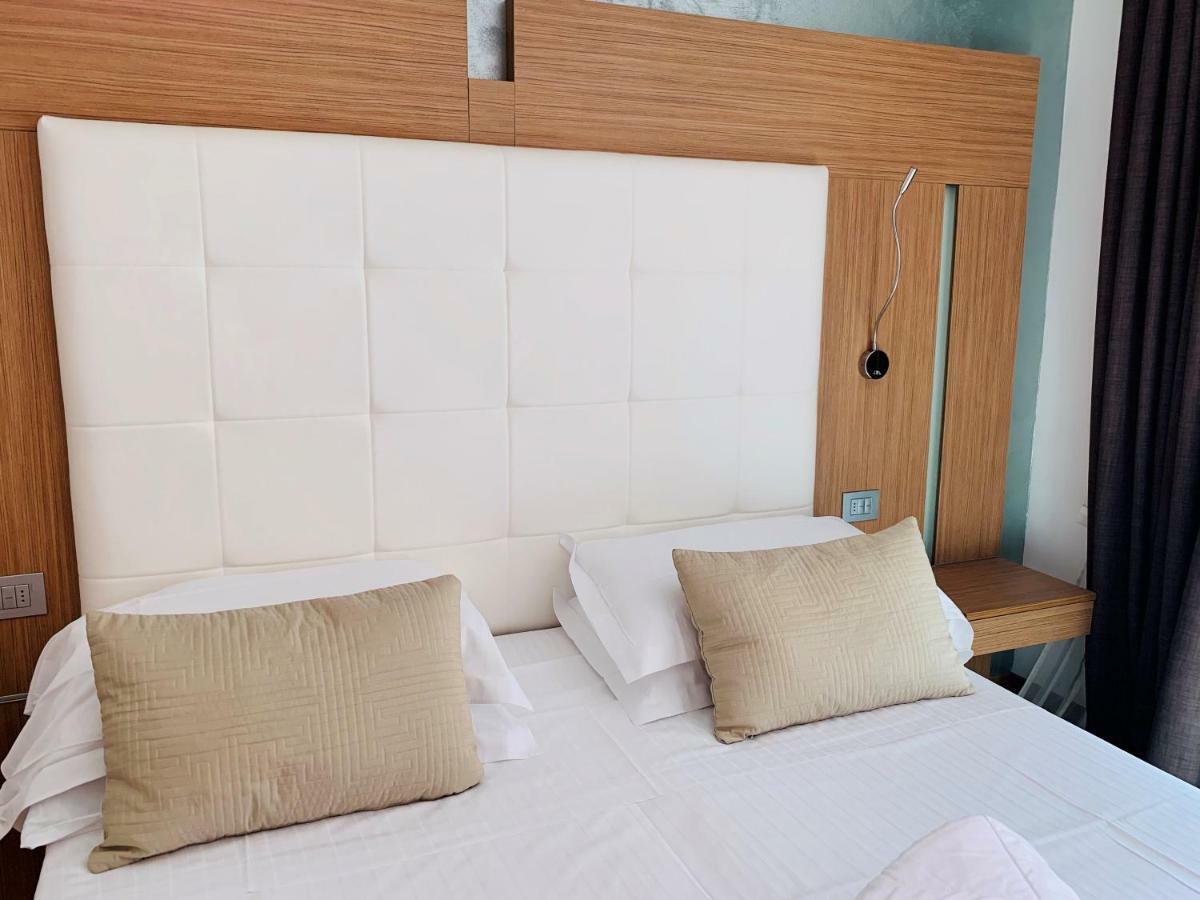Kriss Internazionale Hotel バルドリーノ エクステリア 写真