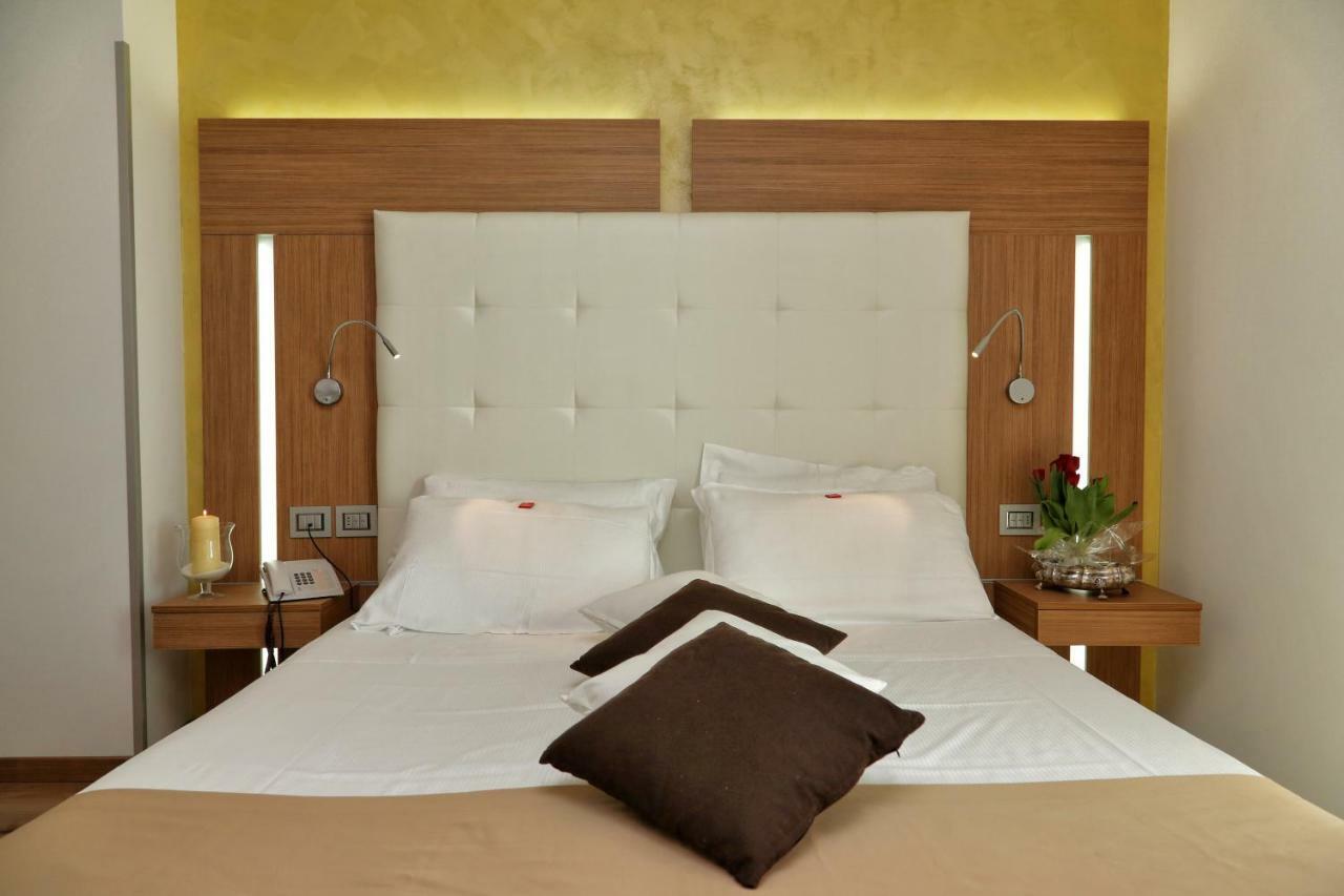 Kriss Internazionale Hotel バルドリーノ エクステリア 写真